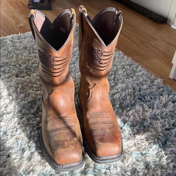 open to reasonable offers ALWAYS!Ariat distressed Brown Western Boots